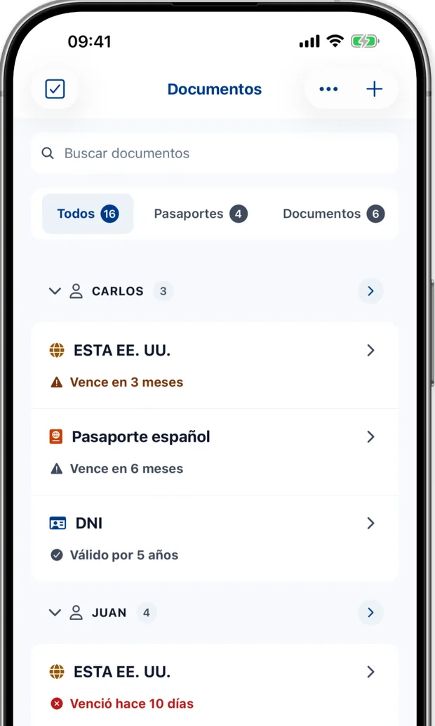 Pantalla de Documentos que muestra los pasaportes, DNI y visados de una familia, cada uno con su estado de caducidad