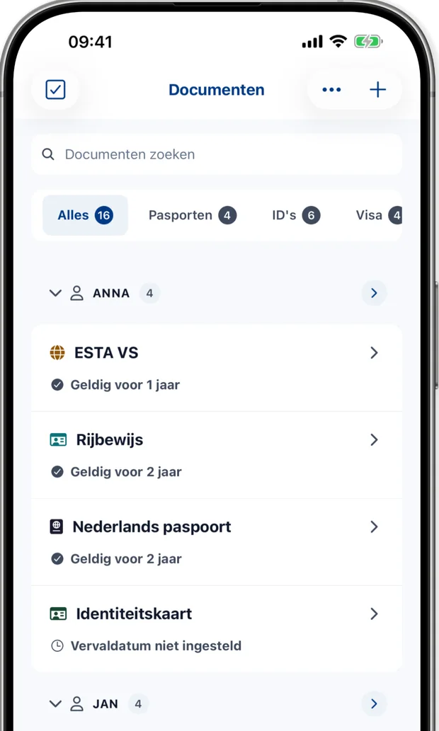 Documentenscherm met paspoorten, ID-kaarten en visa van het gezin, elk met vervaldatum